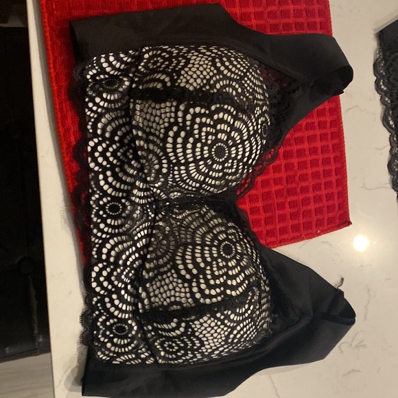 4 bralettes - Picture 3 of 5